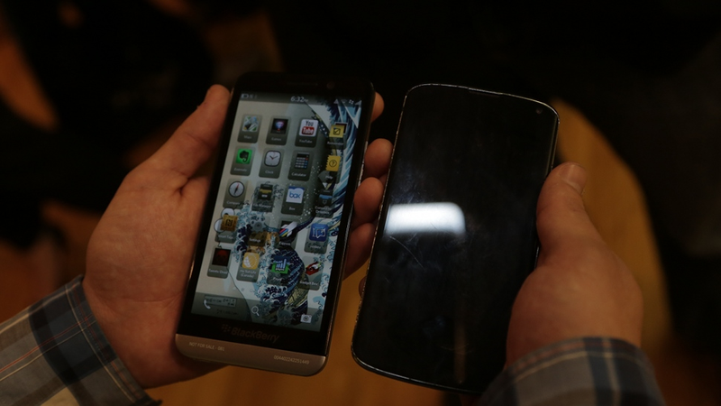Illustration for article titled Blackberry Z30 Hands-On: BB10 Gets Hip to the Hugeness